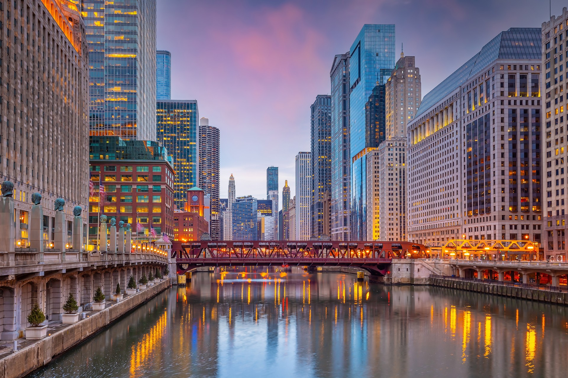 Chicago River and downtown skyline